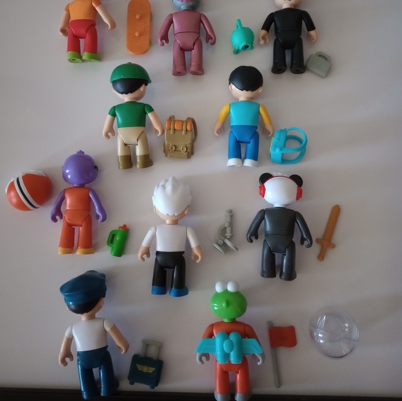 Ryan's World Deluxe Action Figures complete & collector's guide - Picture 6 of 8